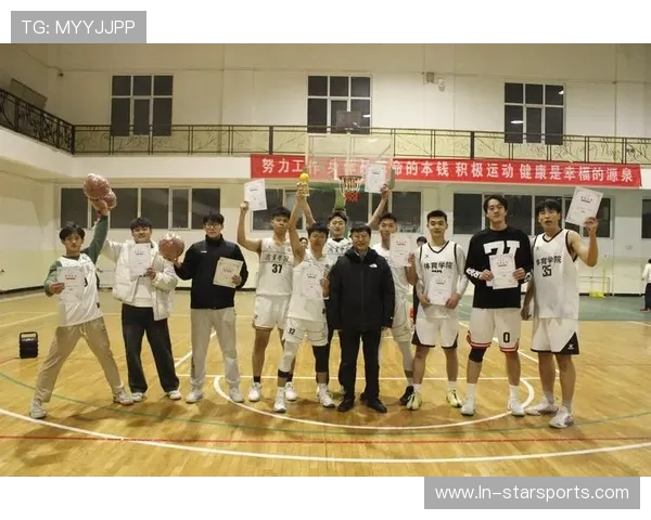 篮球学院加强青少年教练员心理与沟通能力培训，提升青少年篮球教练员有效沟通能力的策略有哪些
